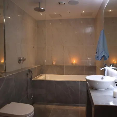 Lelle Luxury Penthouse Apartment